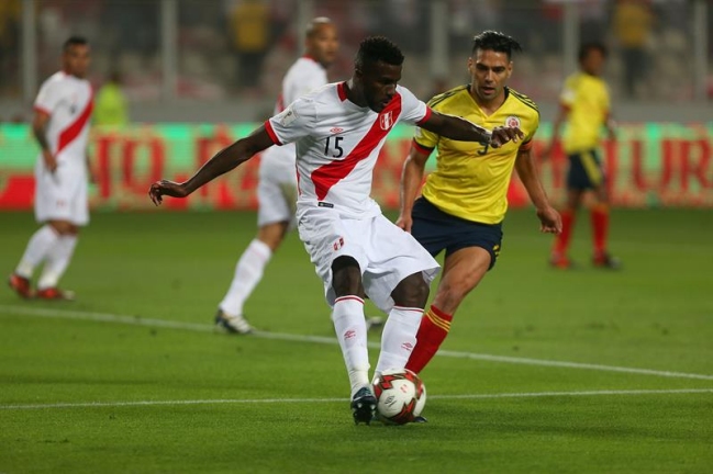 Imagen de Radamel Falcao pactando el empate con peruanos enciende la polémica Imagen de Radamel Falcao pactando el empate con peruanos enciende la polémica