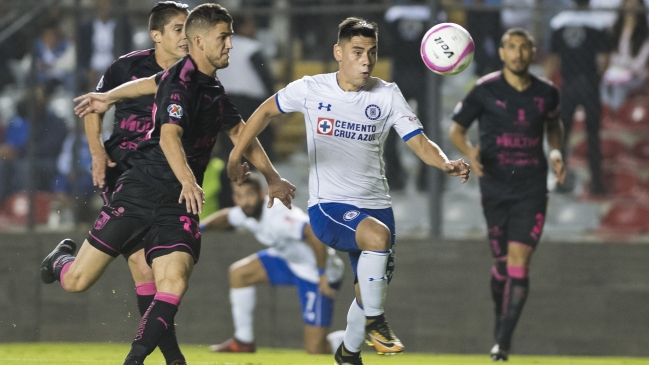 Cruz Azul logró agónico triunfo sobre Querétaro con nutrida presencia chilena