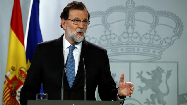 Rajoy destituyó al gobierno catalán y convocó comicios regionales en diciembre