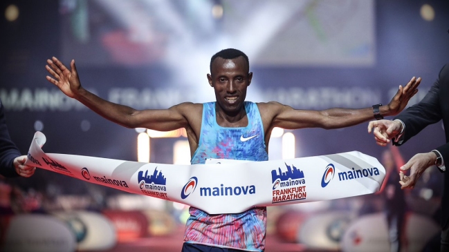 El etíope Shure Kitata Tola ganó el Maratón de Frankfurt El etíope Shure Kitata Tola ganó el Maratón de Frankfurt