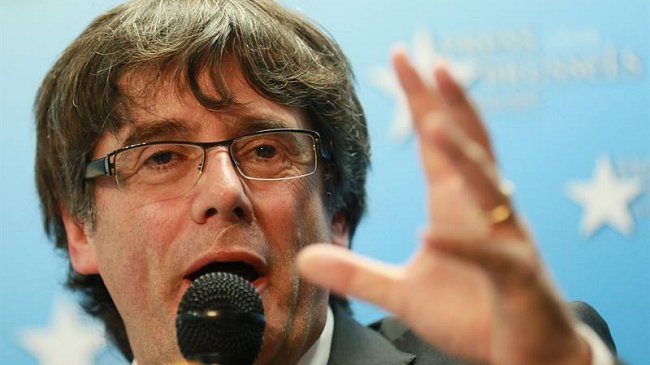 Fiscalía española pide la detención de Puigdemont y otros cuatro colaboradores