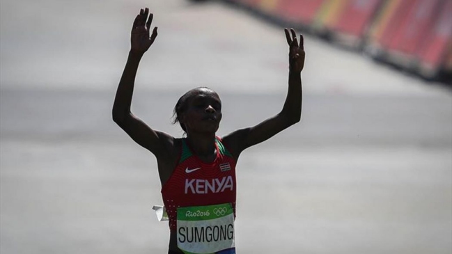 Campeona olímpica de maratón fue suspendida por dopaje Campeona olímpica de maratón fue suspendida por dopaje