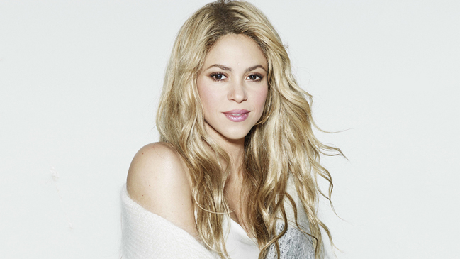 Shakira suspendió su gira mundial por problemas en su voz Shakira suspendió su gira mundial por problemas en su voz
