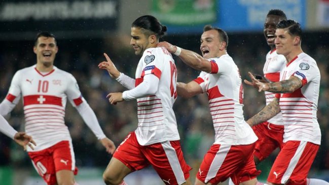 Suiza derrotó con polémica a Irlanda del Norte en el repechaje europeo al Mundial de Rusia 2018 Suiza derrotó con polémica a Irlanda del Norte en el repechaje europeo al Mundial de Rusia 2018