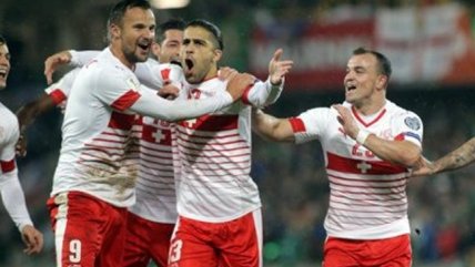 Ricardo Rodríguez acercó a Suiza al Mundial con un polémico tiro penal