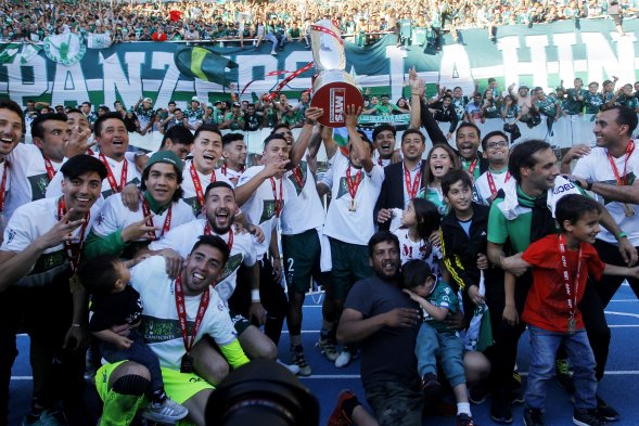 Santiago Wanderers venció por 3-1 a Universidad de Chile para ganar la Copa Chile 2017, la tercera en sus 125 años de historia. El duelo se disputó en el estadio Santiago Wanderers venció por 3-1 a Universidad de Chile para ganar la Copa Chile 2017, la tercera en sus 125 años de historia. El duelo se disputó en el estadio