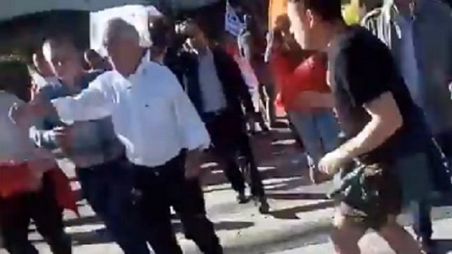 Sobrino de Navarro no se arrepiente de lanzarle monedas a Piñera: 