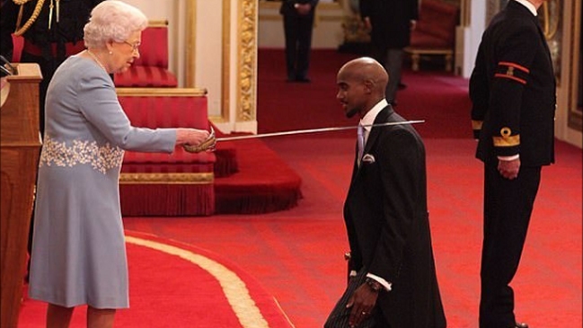 Reina Isabel II distinguió a Mo Farah como Caballero del Imperio Británico Reina Isabel II distinguió a Mo Farah como Caballero del Imperio Británico