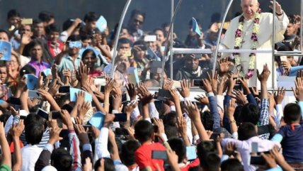   El Papa llegó a Bangladesh para realizar visita oficial 