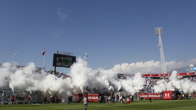 Hinchas de Colo Colo hacen largas filas a la espera de una entrada en Concepción