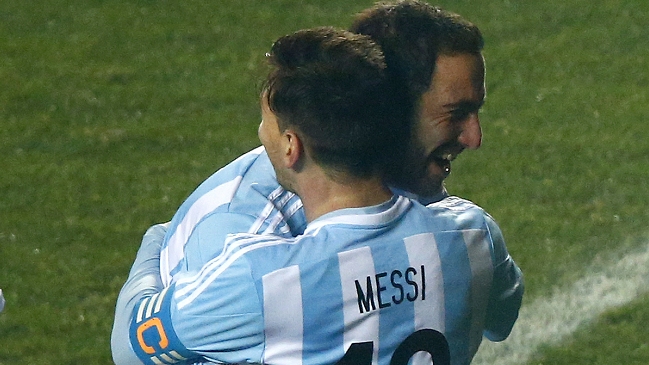 Lionel Messi cree que Higuaín debe ir al Mundial: Es uno de los mejores 9 del mundo Lionel Messi cree que Higuaín debe ir al Mundial: Es uno de los mejores 9 del mundo