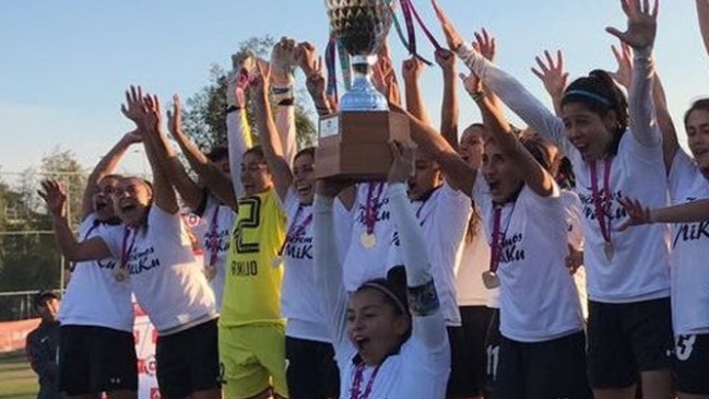Colo Colo celebró por partida doble: Las Colo Colo celebró por partida doble: Las