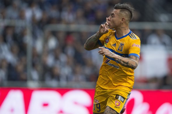 Jugaron en el estadio de su clásico rival, fueron golpeados a los 2', y aún así, gracias a a un tremendo despliegue ofensivo coronado por Eduardo Vargas, Tigres UANL derrotó por 1-2 a Monterrey (2-3 en el global) y alzó el trofeo del Torneo de Apertura mexicano. Jugaron en el estadio de su clásico rival, fueron golpeados a los 2', y aún así, gracias a a un tremendo despliegue ofensivo coronado por Eduardo Vargas, Tigres UANL derrotó por 1-2 a Monterrey (2-3 en el global) y alzó el trofeo del Torneo de Apertura mexicano.