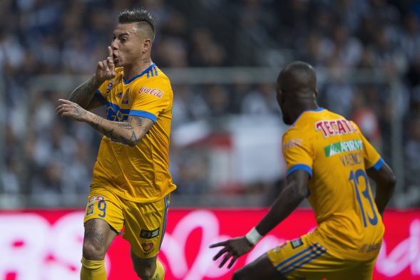 Jugaron en el estadio de su clásico rival, fueron golpeados a los 2', y aún así, gracias a a un tremendo despliegue ofensivo coronado por Eduardo Vargas, Tigres UANL derrotó por 1-2 a Monterrey (2-3 en el global) y alzó el trofeo del Torneo de Apertura mexicano. Jugaron en el estadio de su clásico rival, fueron golpeados a los 2', y aún así, gracias a a un tremendo despliegue ofensivo coronado por Eduardo Vargas, Tigres UANL derrotó por 1-2 a Monterrey (2-3 en el global) y alzó el trofeo del Torneo de Apertura mexicano.