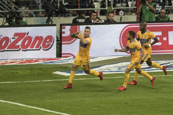 Jugaron en el estadio de su clásico rival, fueron golpeados a los 2', y aún así, gracias a a un tremendo despliegue ofensivo coronado por Eduardo Vargas, Tigres UANL derrotó por 1-2 a Monterrey (2-3 en el global) y alzó el trofeo del Torneo de Apertura mexicano. Jugaron en el estadio de su clásico rival, fueron golpeados a los 2', y aún así, gracias a a un tremendo despliegue ofensivo coronado por Eduardo Vargas, Tigres UANL derrotó por 1-2 a Monterrey (2-3 en el global) y alzó el trofeo del Torneo de Apertura mexicano.