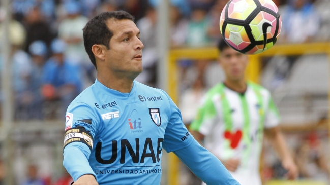 Manuel Villalobos no piensa en el retiro: Mi contrato con Iquique terminó, pero espero seguir