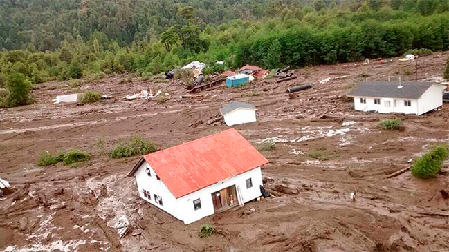 Vecinos de la Villa Santa Lucía emplazaron a la Presidenta Bachelet