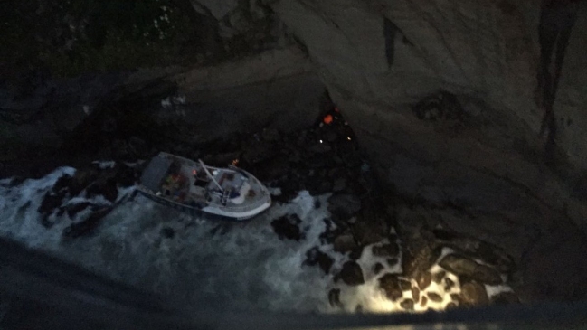 Naufragio de un barco en Quellón dejó un muerto y un desaparecido Naufragio de un barco en Quellón dejó un muerto y un desaparecido