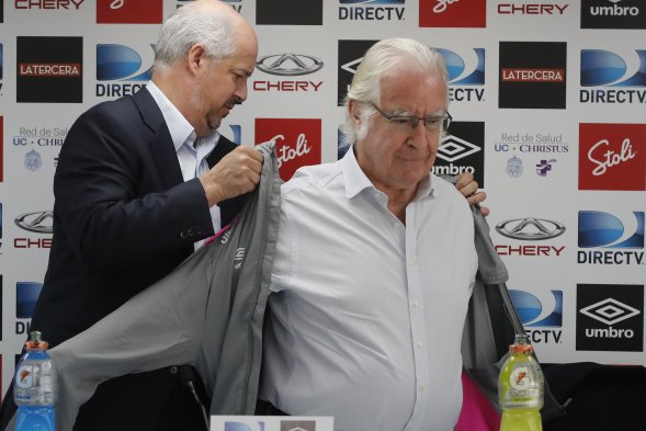 Ignacio Prieto fue presentado este viernes como asesor deportivo del fútbol formativo en U. Católica, en compañía del presidente de Cruzados, Juan Tagle, el gerente técnico, José María Buljubasich y el gerente de divisiones inferiores, Nelson Parraguéz. Ignacio Prieto fue presentado este viernes como asesor deportivo del fútbol formativo en U. Católica, en compañía del presidente de Cruzados, Juan Tagle, el gerente técnico, José María Buljubasich y el gerente de divisiones inferiores, Nelson Parraguéz.