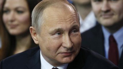 Putin recibe el respaldo del partido del Kremlin de cara a elecciones de 2018