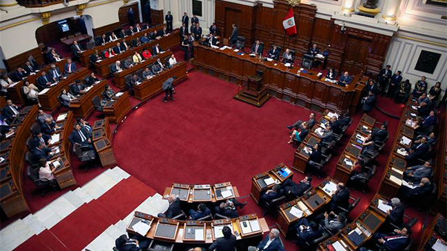 Perú: Empresario chileno fue citado a declarar en el Congreso por escándalo que involucra a PPK