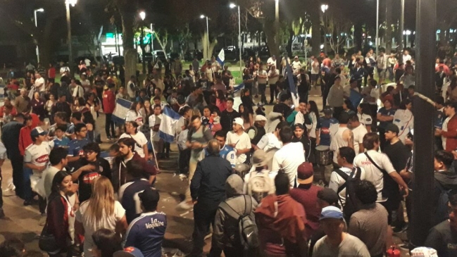 Hinchas de Melipilla celebraron el ascenso junto al plantel en la Plaza de Armas de la ciudad Hinchas de Melipilla celebraron el ascenso junto al plantel en la Plaza de Armas de la ciudad