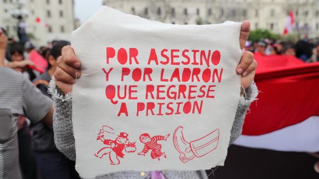 Miles de peruanos marcharon gritando 