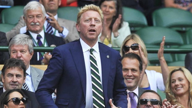 Boris Becker entregó una raqueta falsa en un programa benéfico Boris Becker entregó una raqueta falsa en un programa benéfico
