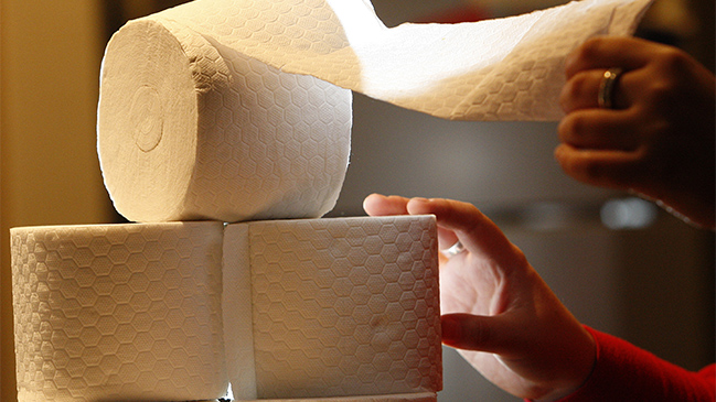 Economista explica por qué aún no pagan los 7.000 pesos del confort