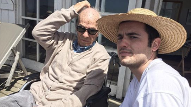 Nicanor Parra anuncia querella contra quienes no devuelvan sus manuscritos Nicanor Parra anuncia querella contra quienes no devuelvan sus manuscritos
