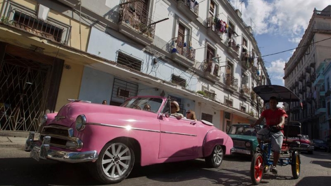 Canciller defendió viaje de Bachelet a Cuba: Hay posibilidades de nuevas inversiones