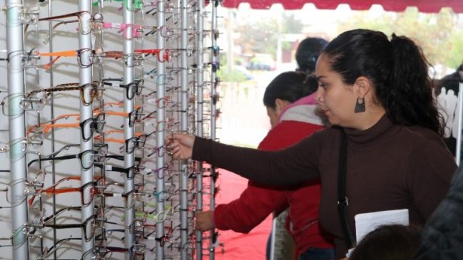 Recoleta explicó reembolso de Fonasa para anteojos en óptica popular