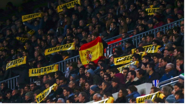 Desplegaron bandera española en el Camp Nou Desplegaron bandera española en el Camp Nou