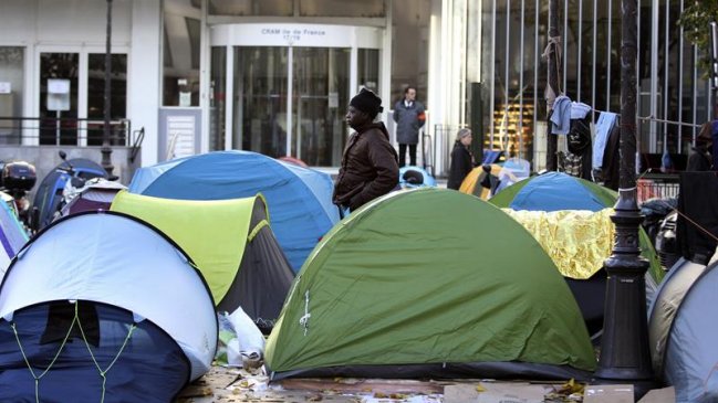 Francia limitará la migración económica y se centrará en los refugiados