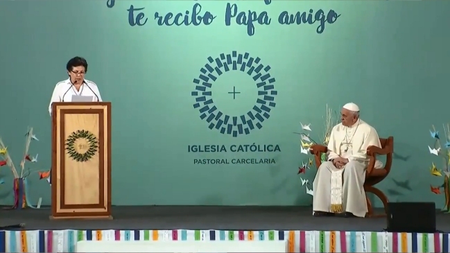 Hermana Nelly León frente al papa Francisco: 