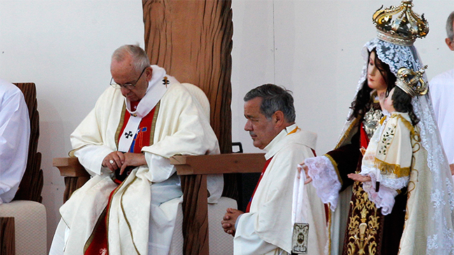 Juan Barros, el obispo que opacó la visita del papa Francisco a Chile