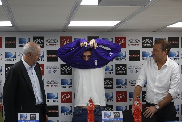 Este jueves, en San Carlos de Apoquindo, fue presentado el arquero Matías Dituro como el tercer refuerzo de Universidad Católica de cara al Campeonato Nacional 2018, donde los cruzados buscarán volver a torneos internacionales. Este jueves, en San Carlos de Apoquindo, fue presentado el arquero Matías Dituro como el tercer refuerzo de Universidad Católica de cara al Campeonato Nacional 2018, donde los cruzados buscarán volver a torneos internacionales.