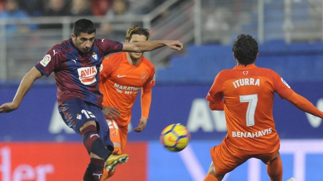 Eibar de Fabián Orellana rescató un empate ante Málaga de Manuel Iturra en la liga española Eibar de Fabián Orellana rescató un empate ante Málaga de Manuel Iturra en la liga española