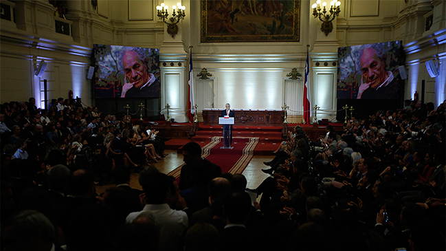Piñera homenajeó a Nicanor Parra, el Piñera homenajeó a Nicanor Parra, el