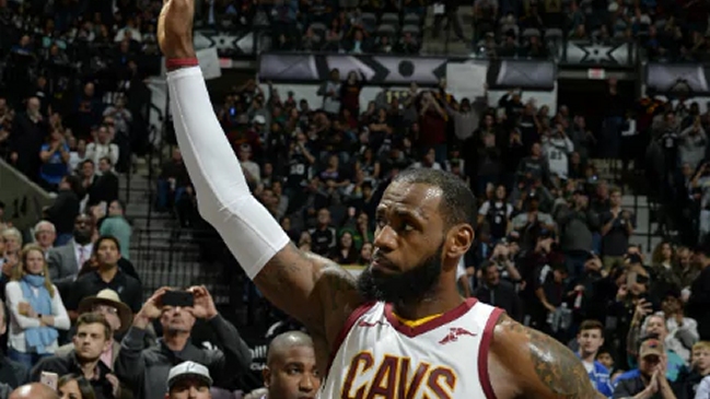 LeBron James alcanzó la marca de 30.000 puntos en derrota ante San Antonio Spurs LeBron James alcanzó la marca de 30.000 puntos en derrota ante San Antonio Spurs