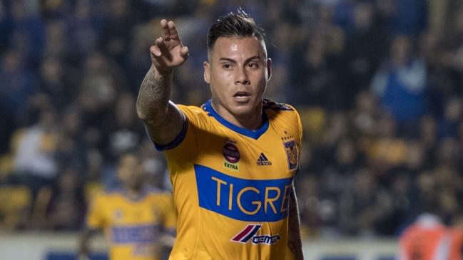 Eduardo Vargas y Angelo Sagal anotaron en intenso triunfo de Tigres sobre Pachuca