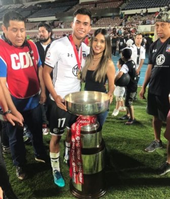 Colo Colo logró ganar la Supercopa tras vencer por 3-0 a Santiago Wanderers. Los futbolistas del cuadro albo quisieron inmortalizar el momento y subieron fotos de la íntima celebración en el camarín y la cancha del Estadio Nacional. Colo Colo logró ganar la Supercopa tras vencer por 3-0 a Santiago Wanderers. Los futbolistas del cuadro albo quisieron inmortalizar el momento y subieron fotos de la íntima celebración en el camarín y la cancha del Estadio Nacional.