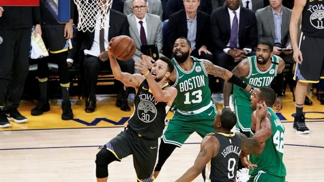 Stephen Curry brilló con 49 puntos en triunfo de Golden State Warriors sobre Boston Celtics Stephen Curry brilló con 49 puntos en triunfo de Golden State Warriors sobre Boston Celtics