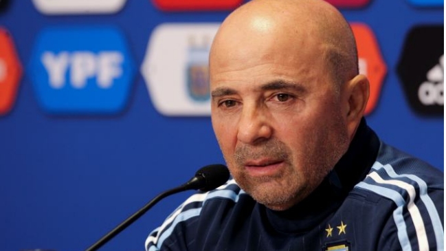 Sampaoli le envió un Sampaoli le envió un