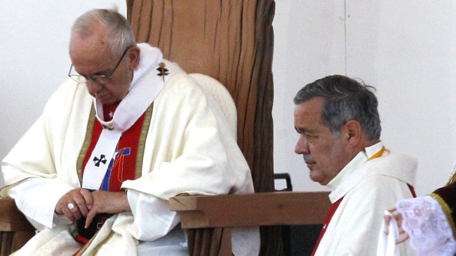 Al obispo Juan Barros le provoca Al obispo Juan Barros le provoca