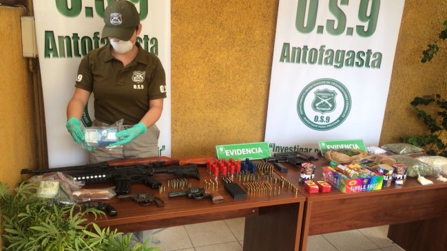 Antofagasta: Carabineros detuvo a padre e hijo dedicados a actividades ilícitas Antofagasta: Carabineros detuvo a padre e hijo dedicados a actividades ilícitas
