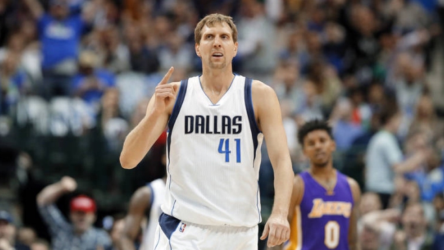 Dirk Nowitzki marcó un hito en su carrera en derrota de Mavericks ante los Clippers Dirk Nowitzki marcó un hito en su carrera en derrota de Mavericks ante los Clippers