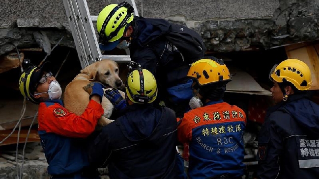 Ola de frío complica rescate tras terremoto en Taiwán
