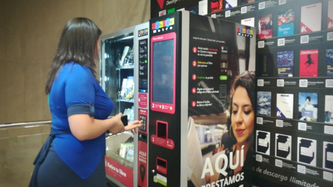 Metro estrenó moderno sistema para prestar libros Metro estrenó moderno sistema para prestar libros