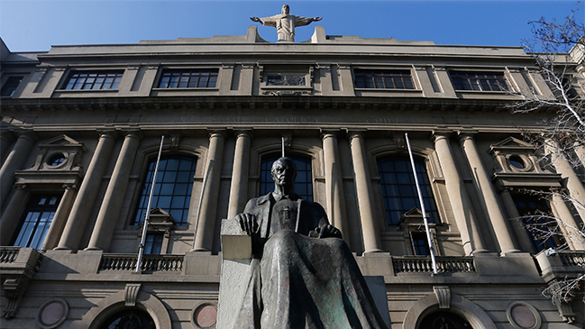 Aborto: Tribunal admitió recurso de la UC contra reglamento por objeción de conciencia